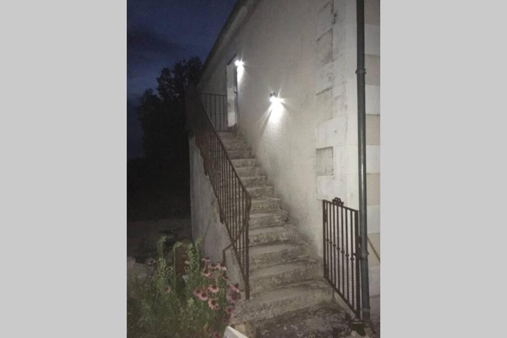 Logement Independant Le Poulailler Proche Guedelon Treigny Exterior photo